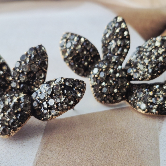 Sparkling Floral Earrings - Picture 7 of 12